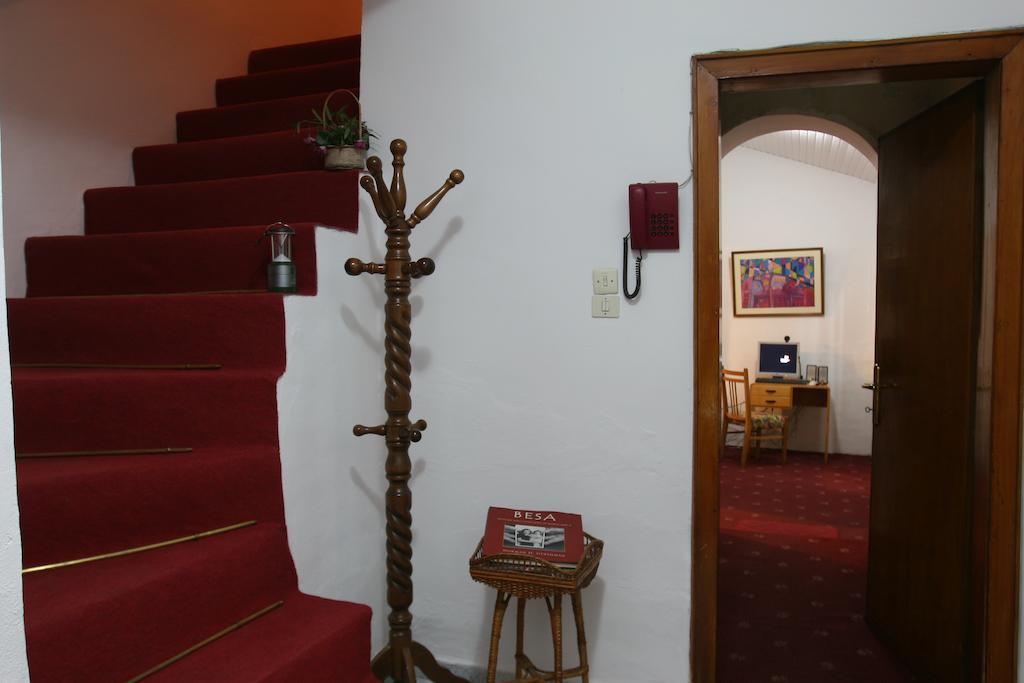 Guesthouse Pension Andrea Tirana Exterior photo
